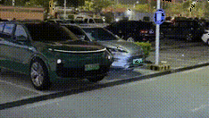 搞笑GIF：上学时候要是有这样的老师，我还会逃课吗