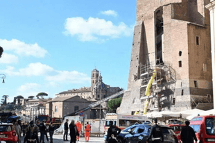 罗马一中世纪塔楼部分坍塌致4伤