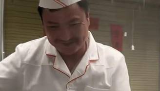 外形酷似演员沈腾 36岁炒饭摊主走红