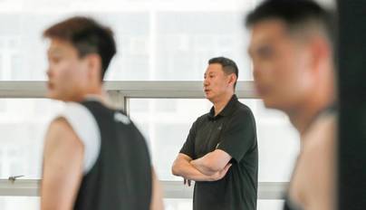 CBA-李楠带队北京首钢开启夏训 赵睿状态出色