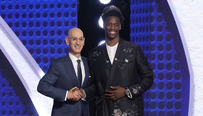 组图：NBA选秀大会 迪班萨当选状元
