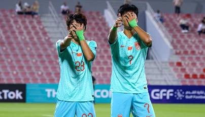 组图：U17海湾杯-中国U16男足2-0卡塔尔 开心庆祝进球