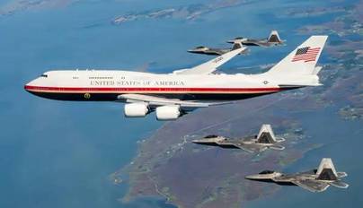 炫耀完就返厂升级：美国新空军一号返厂升级自卫设备