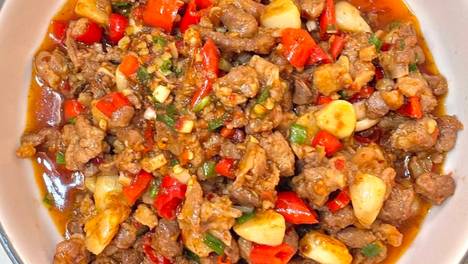鸭肉新吃法！香辣小炒丁，下饭神器非它莫属