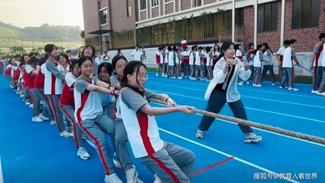 副校长辱骂学生被停职，她控制不住情绪，比脏话可怕多了