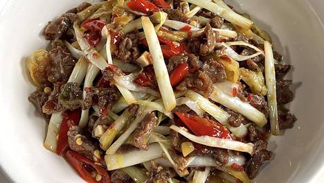 韭黄炒牛肉：鲜掉眉毛快手菜