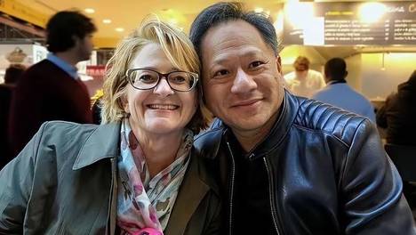 黄仁勋与太太恩爱亮相超有夫妻相，儿女随性优秀皆入英伟达
