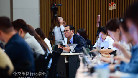 外交部谈“五眼联盟”指责中方“间谍威胁”：很讽刺 | 外交部记者会实录（2026.6.4）
