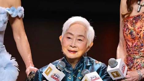 100岁演员卢燕获终身成就奖，笑称100岁也是“00后”，不想退休