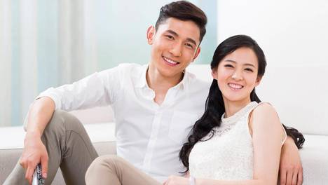 妻子出上联：梦里三妻四妾五粮液，丈夫对出的下联让妻子哭笑不得