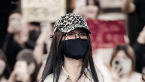 虞书欣穿衬衫打结配低腰半裙 超绝腰臀比性感迷人
