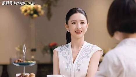 佟丽娅访谈中直面离婚往事，否认家暴传闻，她真的释然了吗？ 佟丽娅澄清家暴谣言，坦承婚姻困境，揭示离婚真相，引发舆论关注。