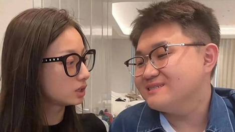 被传离婚3次、掉粉20万，张百乔为什么反而越来越火？ 张百乔多次被传离婚，因事业上升、婚恋争议及舆论炒作，频繁引发关注。