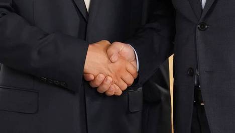 这次握手，意味深长