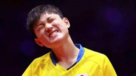 打疯了！周启豪以3-0完胜日本张本智和，强势晋级男子单打8强