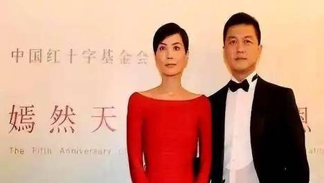 54岁演员李亚鹏官宣离婚，李亚鹏婚姻状况综述