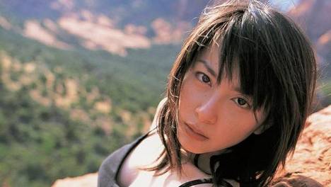 47岁奥菜惠罕露面，昔日玉女回忆20岁破尺度写真，坦言曾抗拒镜头