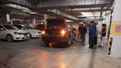 公职人员驾车进地库碾死醉汉，检察院：构成过失致人死亡罪，但几个原因决定不起诉
