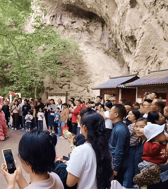 甘肃成县：青泥河畔歌声扬 多彩文旅绘新景