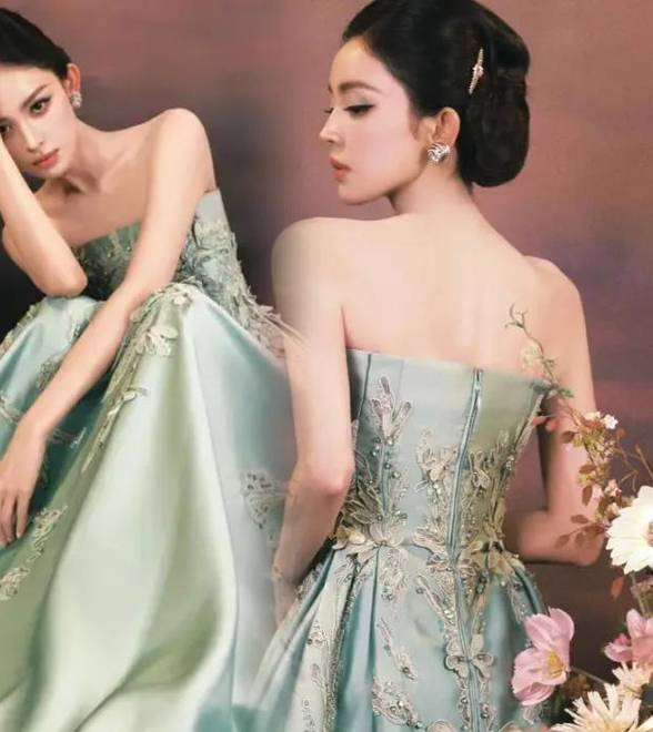 娜扎似油画中走出来的美人！穿抹胸裙秀白皙香肩
