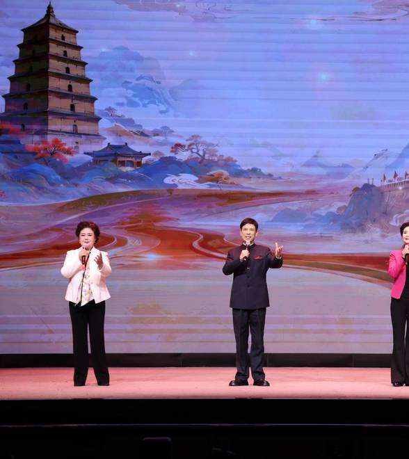 陕西西安：唐诗“走”下课本“活”在舞台