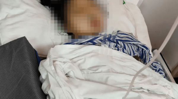 重庆奉节落石砸中一轿车致2死2伤