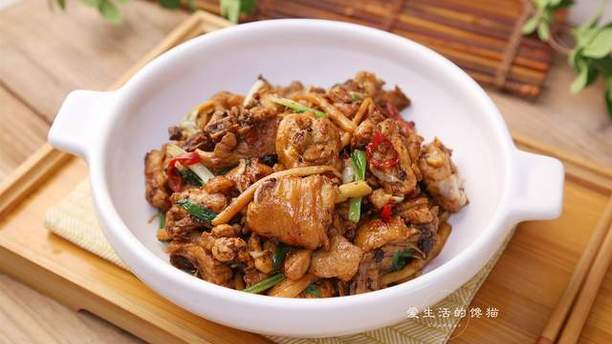入秋后，这菜被餐桌焊死了！每次做，儿子连炫3碗饭，实在太香了