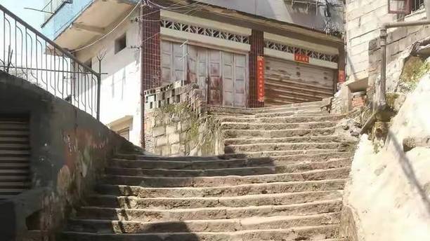 重庆巴南区有一条被遗忘的老街，李家沱有公交车直达来回非常方便