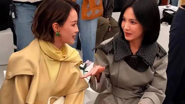 44岁宋慧乔VS50岁舒淇！同框短发风衣杀，两种顶级熟龄美