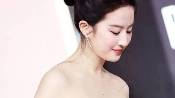 刘亦菲穿粉裙露美背！肤如凝脂面若桃花美爆了
