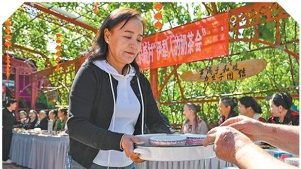 一场奶茶会 共话民生事