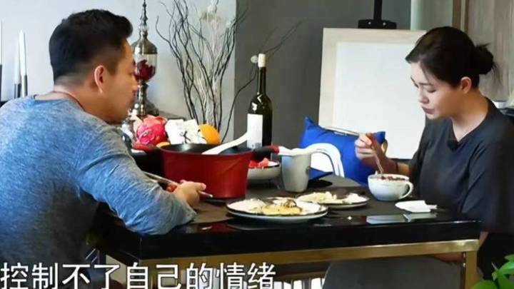 汪小菲在雨中下跪，你觉得他戏演过头了吗？