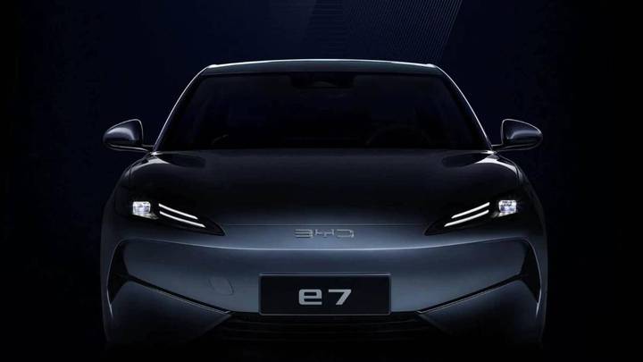 比亚迪e7最新预告图发布，是针对网约车市场吗？