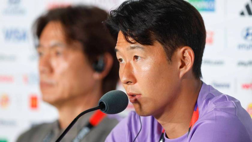 韩国队召开新闻发布会 洪明甫携孙兴慜出席