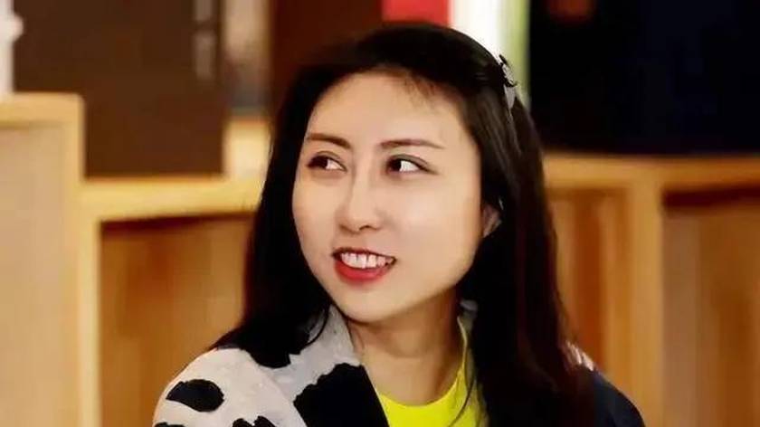贾浅浅的终南捷径，就是最大化亲爹的资源