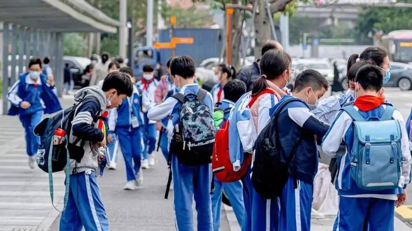 满嘴烂梗的学生，正在“逼疯”老师