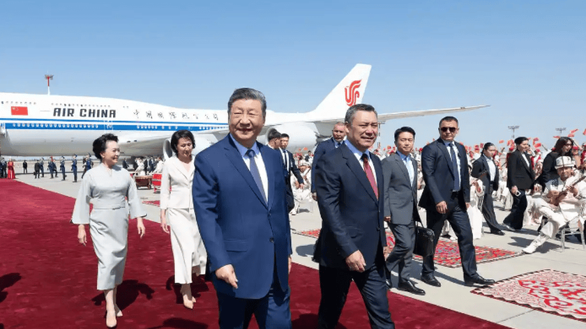 吉尔吉斯斯坦高规格欢迎习主席抵达