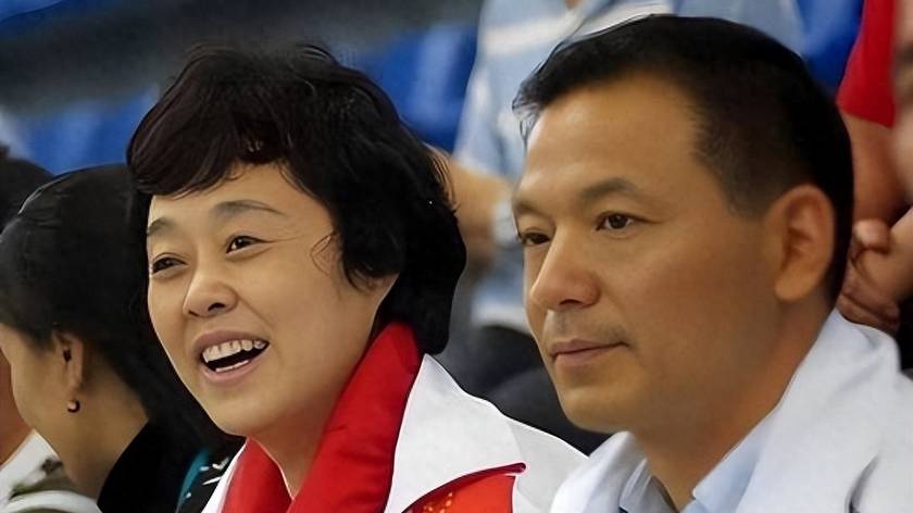 71岁女排名将：曾身居高位，退休后赴美治病，今定居南京家庭幸福