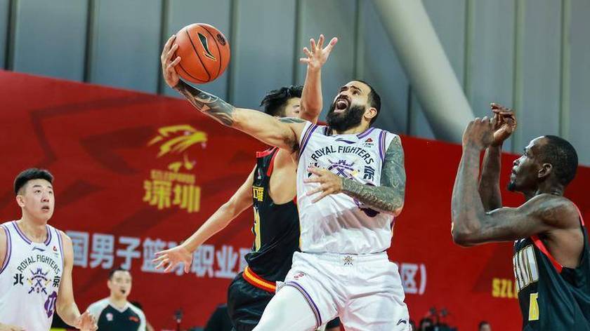 CBA-北控客场击败深圳 里勒突破上篮