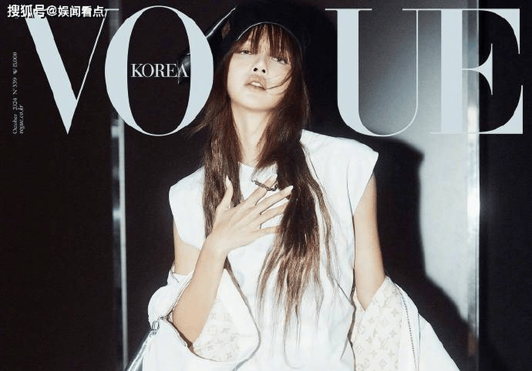 lisa登上voguekorea十月刊封面