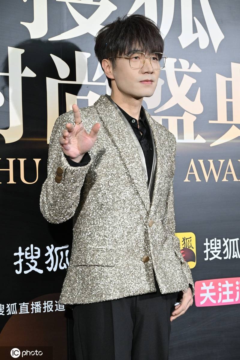王铮亮亮相2024搜狐时尚盛典群访间
