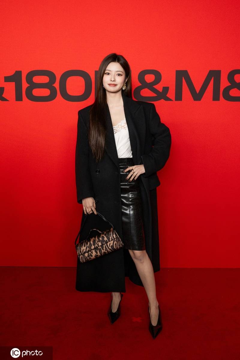 徐若晗现身h&m 2026春夏伦敦时装周秀场