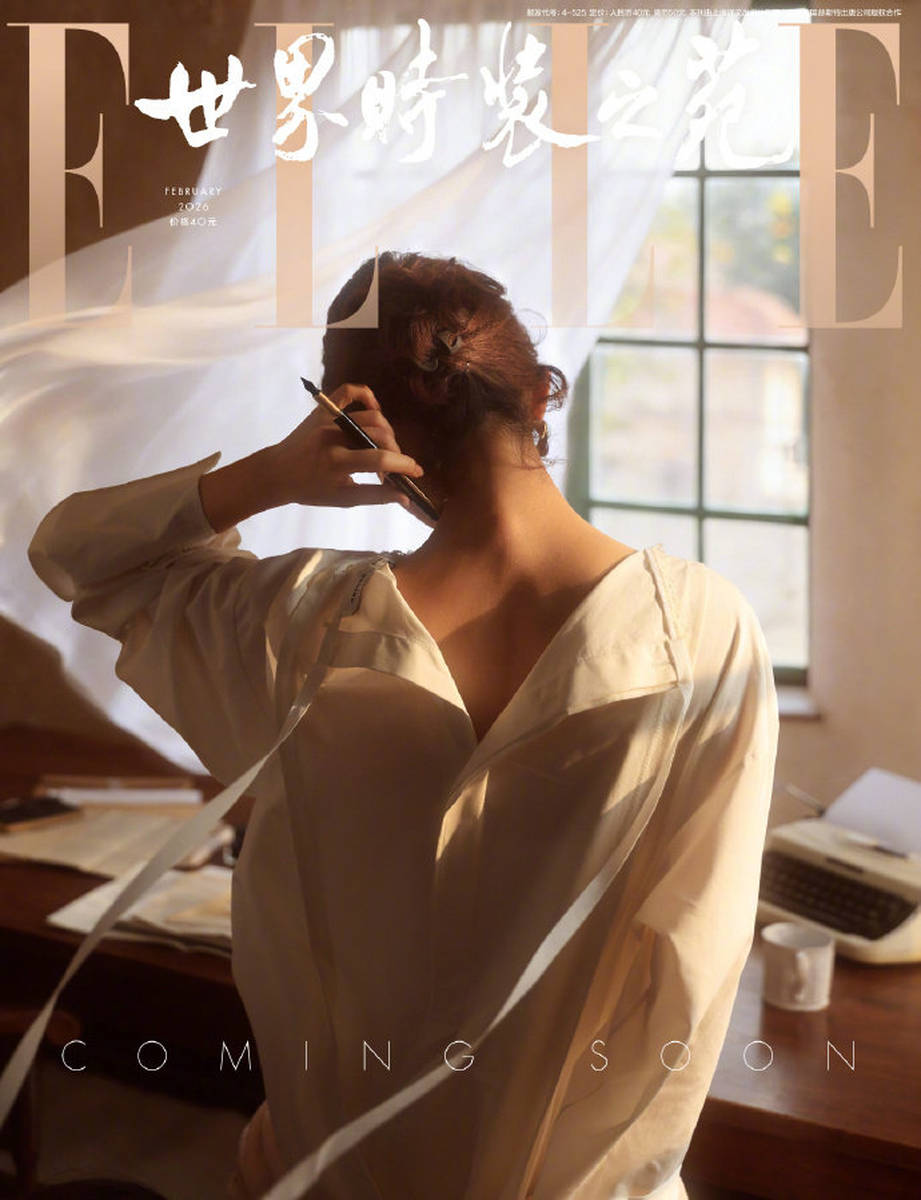 赵丽颖复旧感大片释出 暖调光影勾画慵懒优雅感