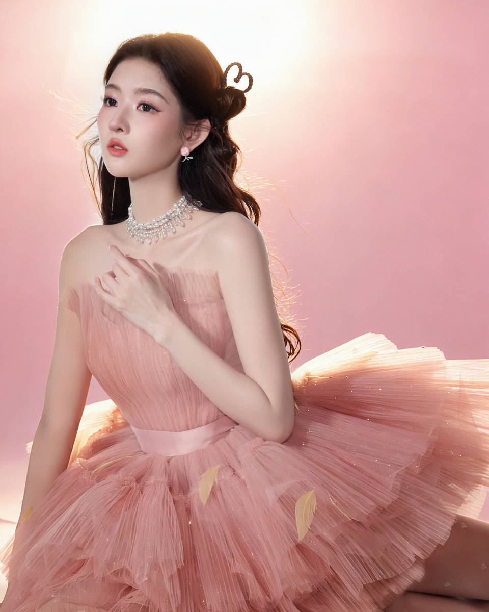 王玉雯穿纱裙化身八音盒仙子 用发丝比心好灵动