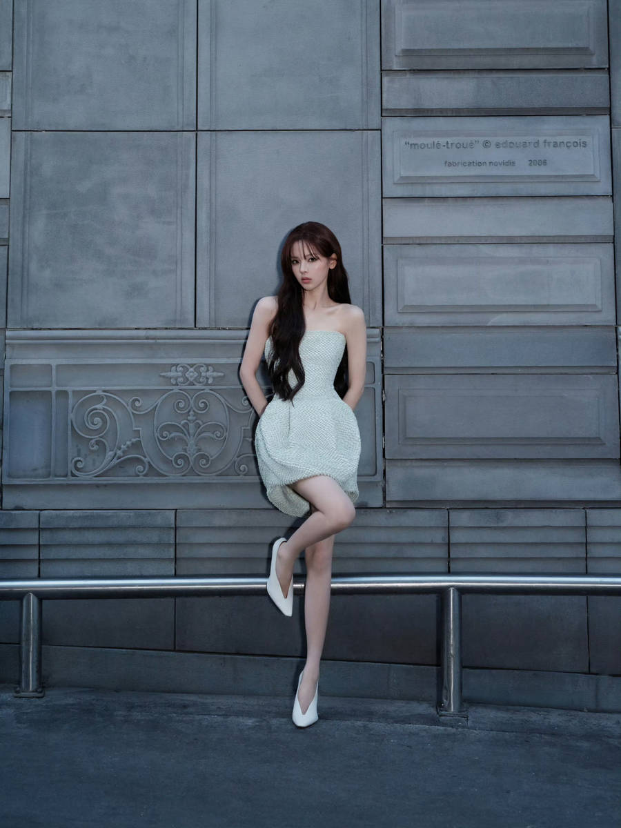 杨超越身穿抹胸礼服气质好 乌黑长发凸显白皙皮肤