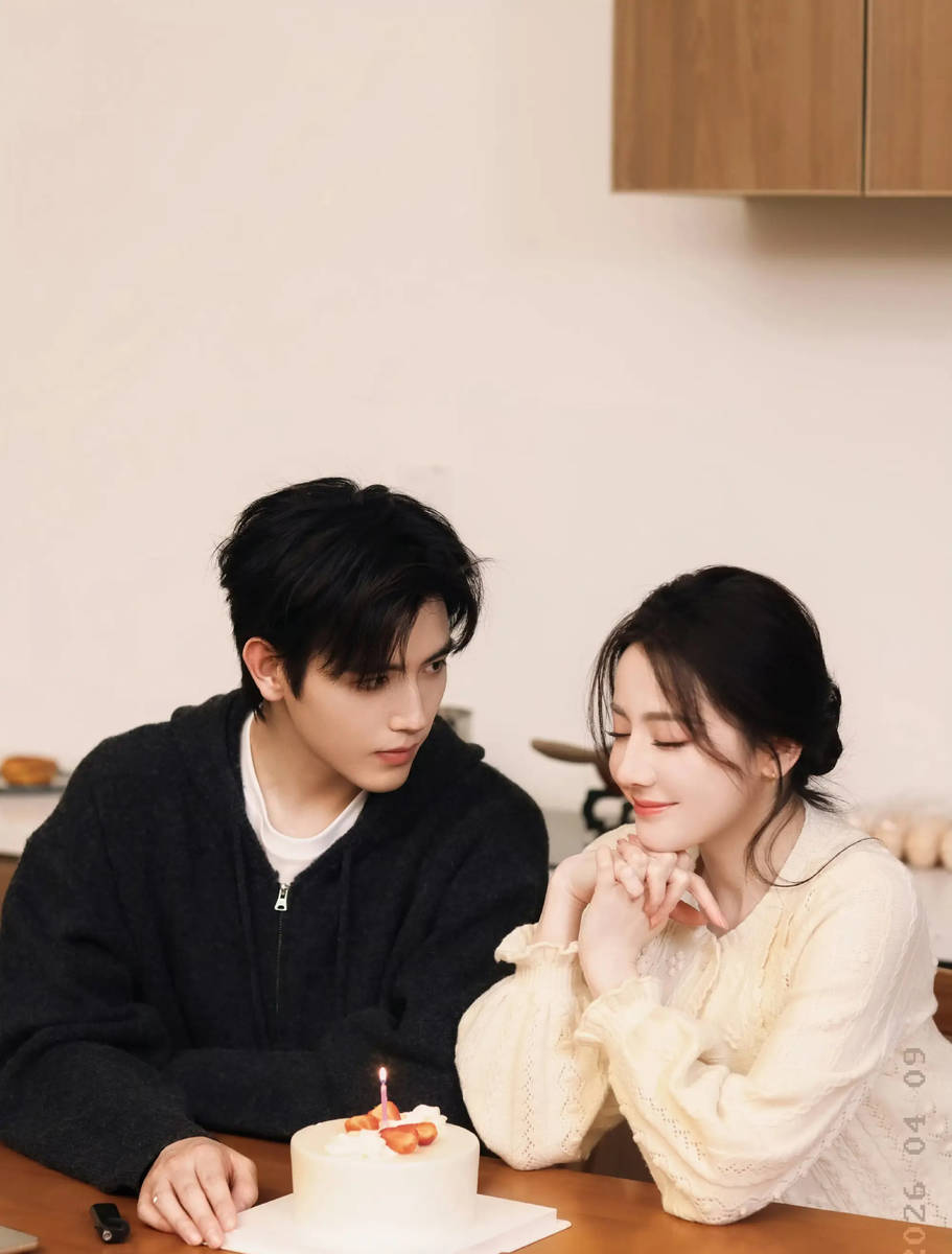 迪丽热巴陈飞宇温柔对视氛围浪漫 亲密互动养眼