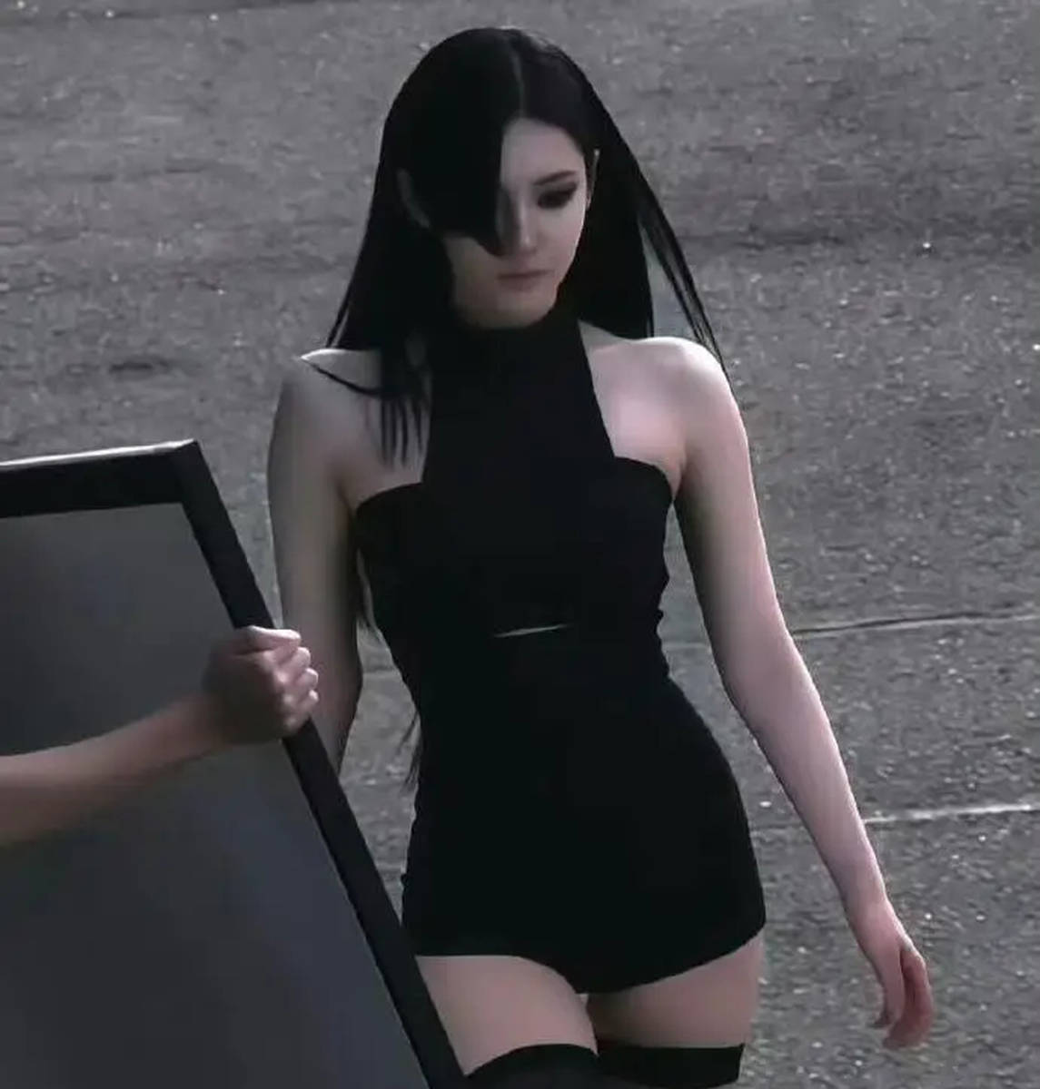 宁艺卓晒冷艳女特工造型 穿黑丝袜秀出好身材