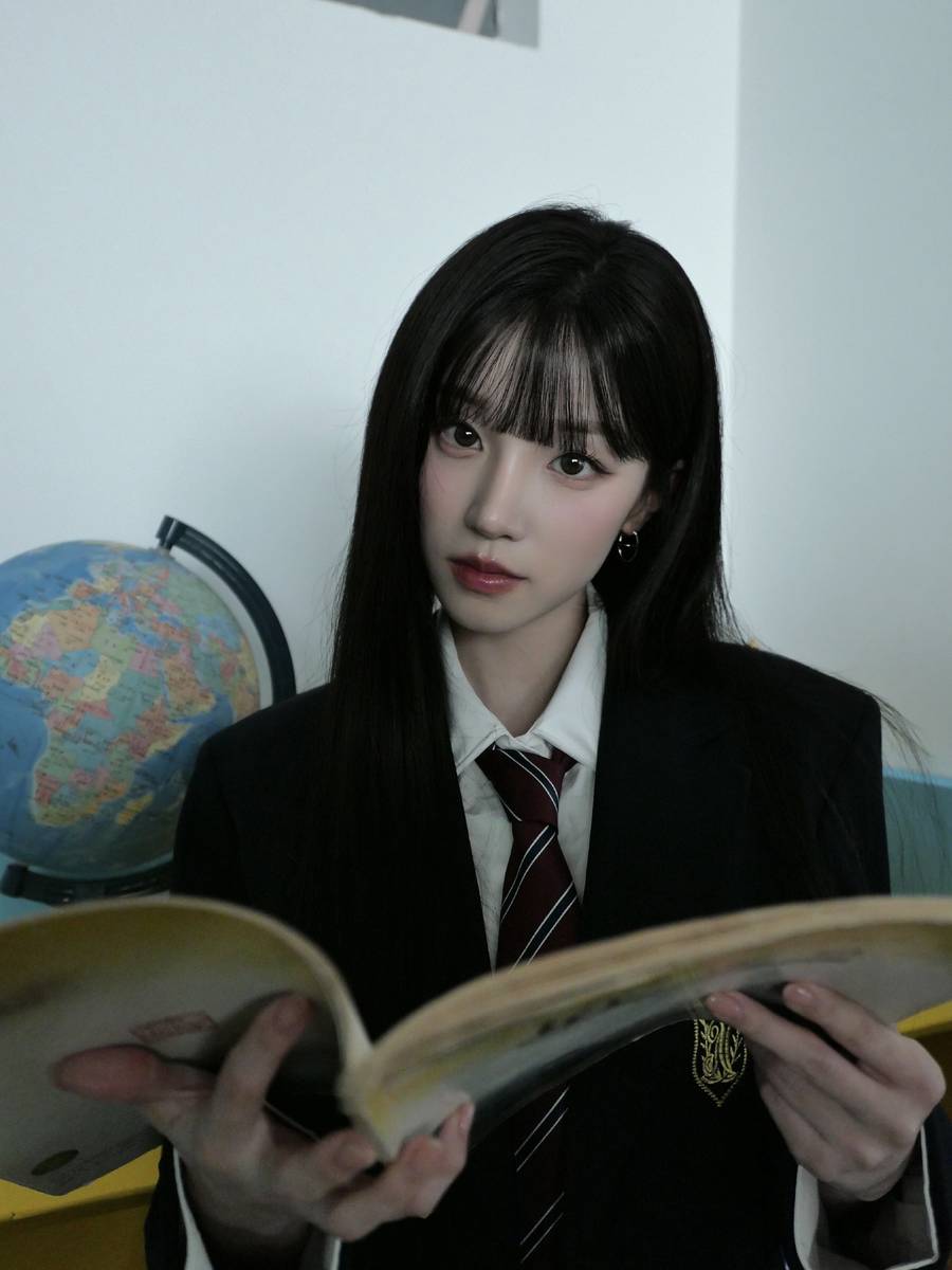 宋雨琦化身校园清冷感学姐！黑长直发型又美又飒