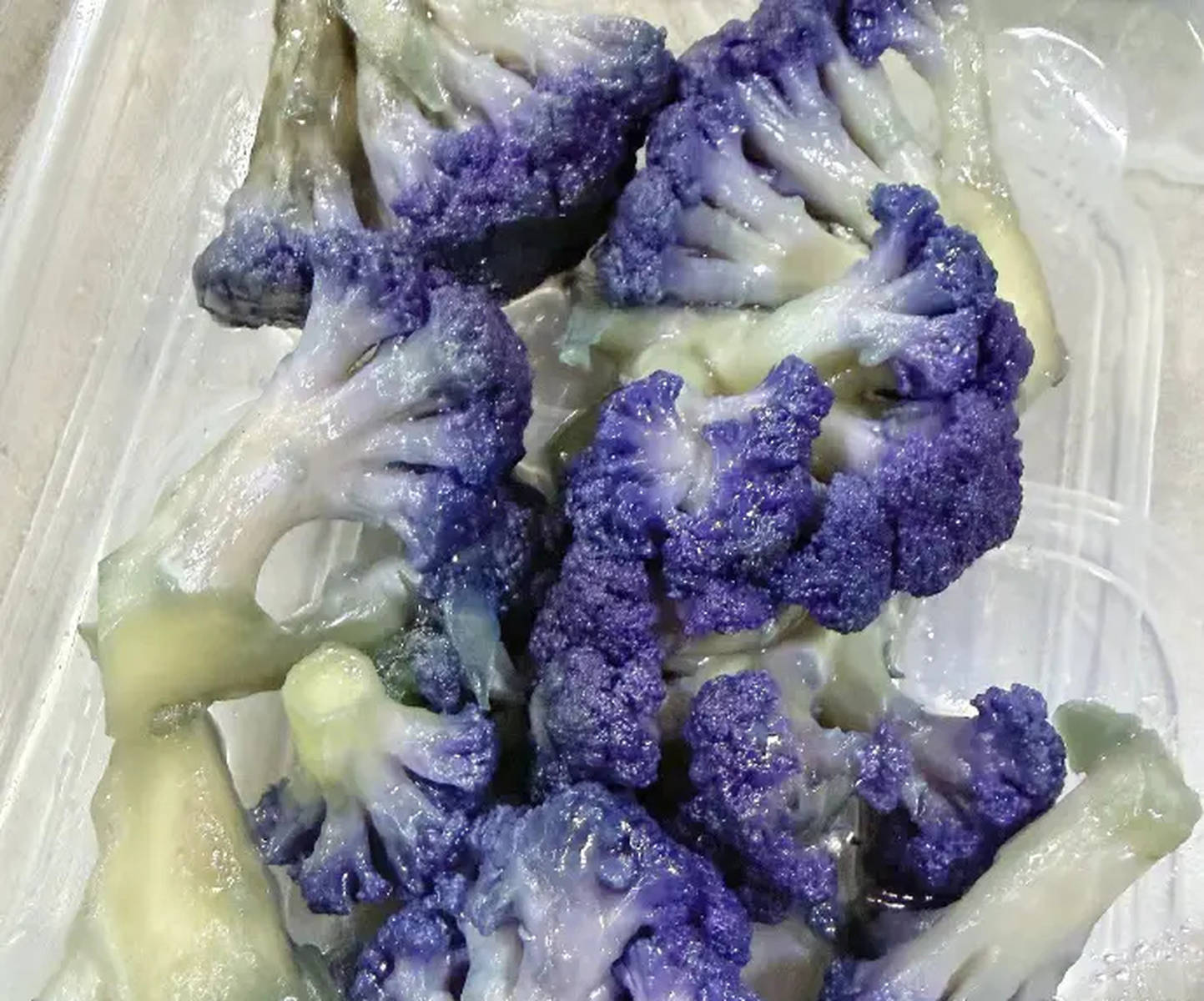 关晓彤晒打网球照 一双大长腿非常吸睛