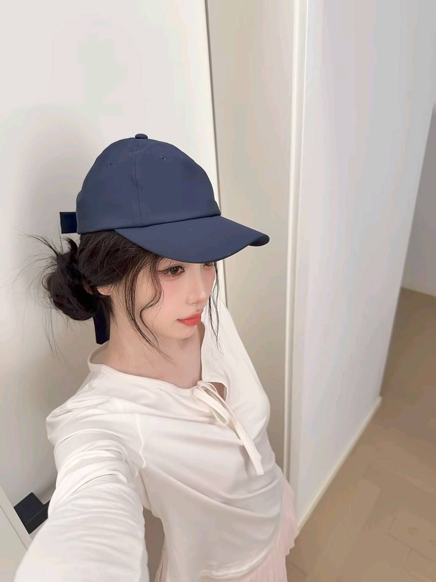 虞书欣穿白上衣配粉色百褶裙 甜美运动风元气可爱